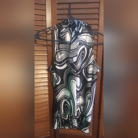 Womens Size Medium Chic Black and White Swirl Sleeveless Tunic With Tied Back. - Picture 6 of 9